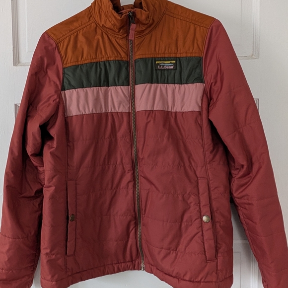 L.L. Bean Jackets & Blazers - Women's L.L.Bean Mountain Classic Puffer Jacket in the Colorblock Style. Small